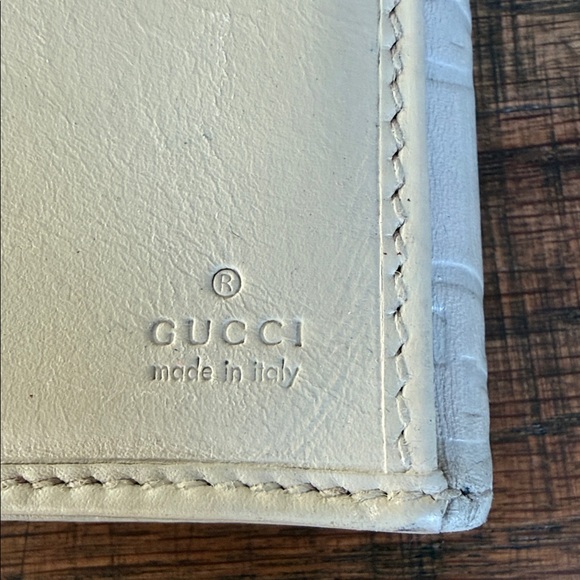 Gucci Ivory Embossed Leather Wallet - Picture 6 of 8
